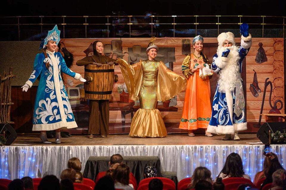 «Пароль — по щучьему велению», семейное новогоднее представление в исполнении солистов и артистов филармонии, декабрь 2024 г — янв, 25 Декабря 2024г. — фото 22