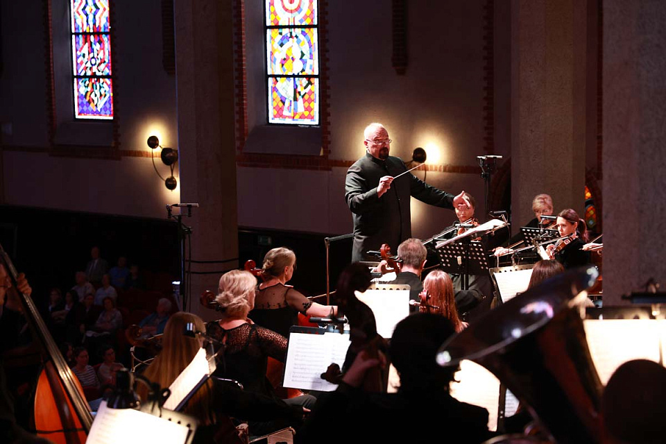 Выступление Камерного оркестра филармонии и учащихся и преподавателей ЦМШ-АИИ из Москвы и Калининграда, 28 Сентября 2025г. — фото 9