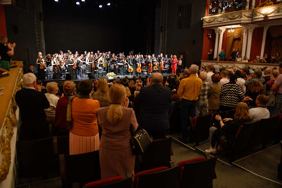 Концерт РНМСО, дирижёр А.Рубин, солист П.Милюков, фестиваль "Русская музыка на Балтике", драмтеатр, 7 Мая 2024г. — фото 22