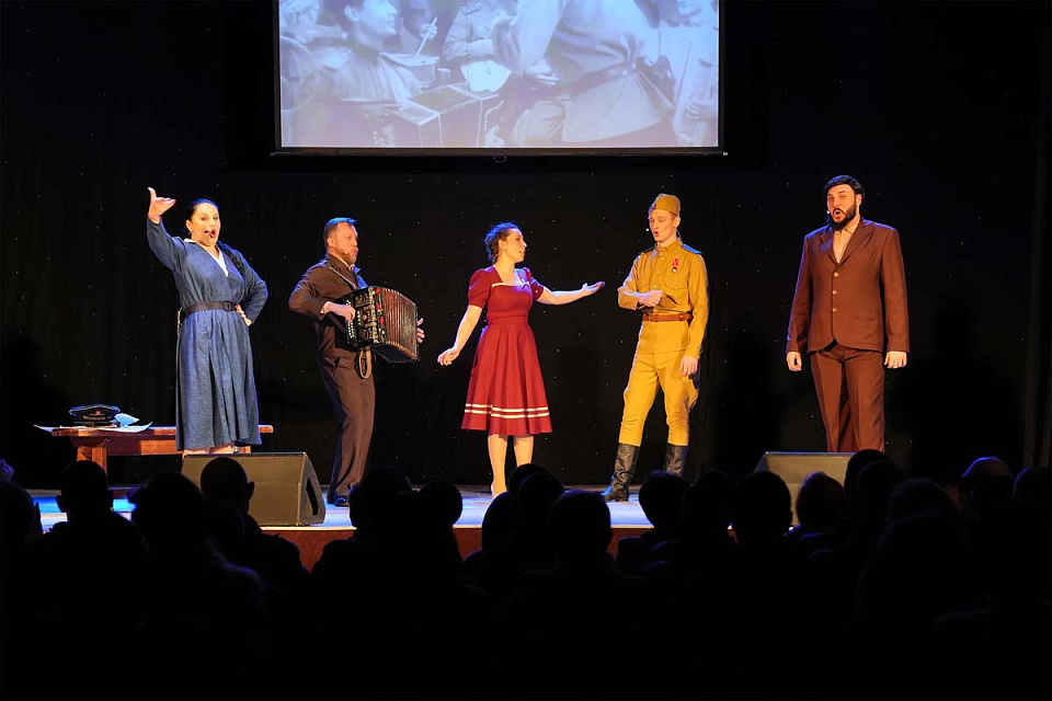 Проект "Поезд Победы" в исполнении солистов филармонии, Центр культуры и досуга г. Черняховск, 7 Февраля 2026г. — фото 3