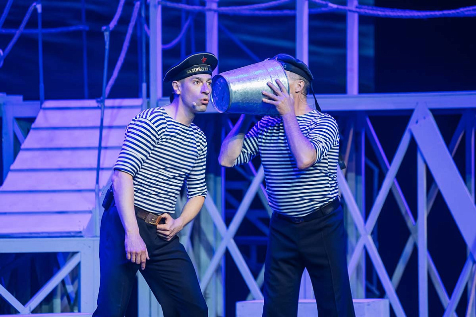 Музыкальный спектакль "Раскинулось море широко", театр эстрады "Янтарь-холл", Светлогорск, 22 Июня 2025г. — фото 10