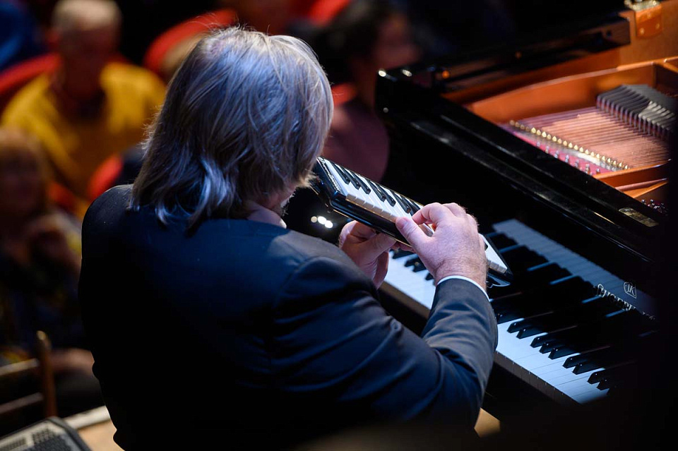 Финал Международного фестиваля «Джаз в филармонии», джазовая дуэль, Д. Крамер, В. Гроховский, 17 Ноября 2024г. — фото 11