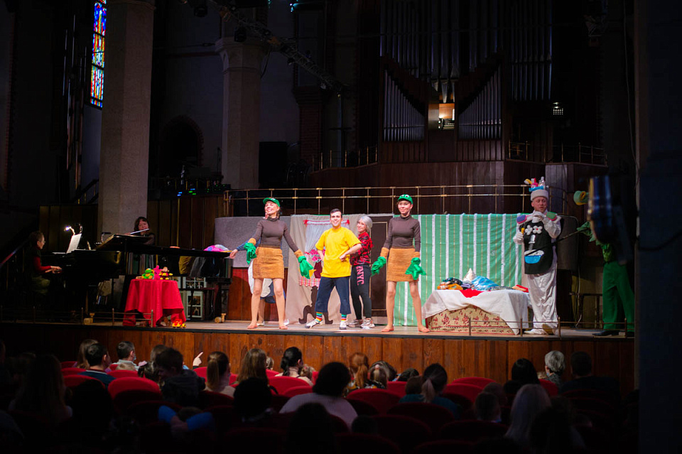 МУЗЫКАЛЬНЫЙ СПЕКТАКЛЬ «МОЙДОДЫР», 14 Февраля 2021г. — фото 119