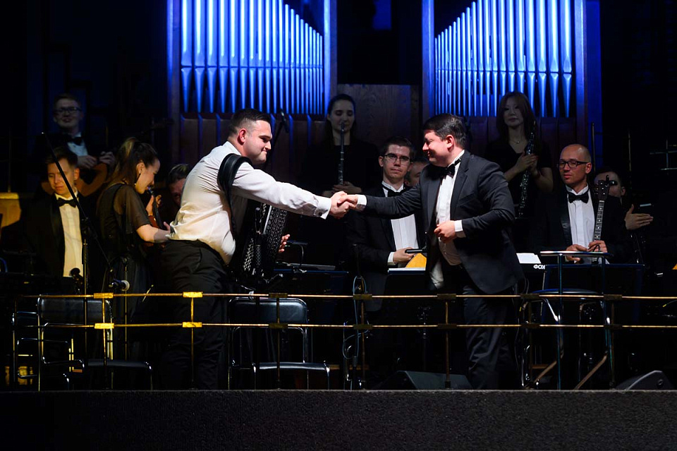 Н. Шацкая, Д. Минчёнок, Народный ансамбль «Россия», дирижёр Д. Дмитриенко, фестиваль «Русская музыка на Балтике», 4 Июня 2025г. — фото 13