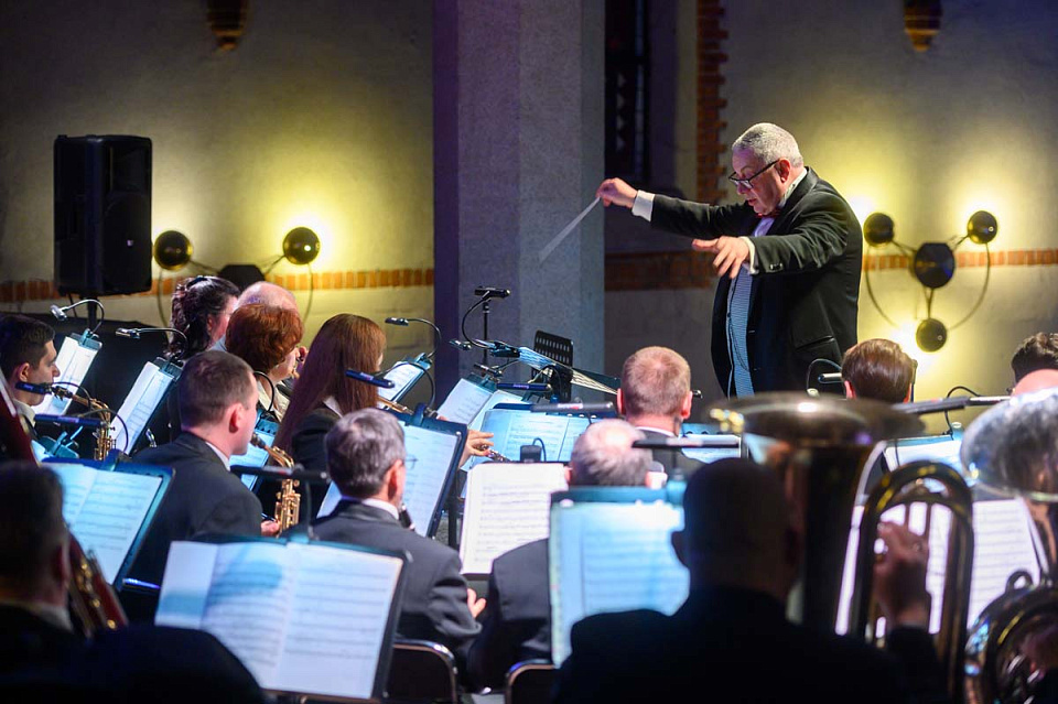 «Новогодний бал у Имре Кальмана», ПРЕМЬЕРА! Концертный духовой оркестр и солисты филармонии, 27 Декабря 2024г. — фото 21