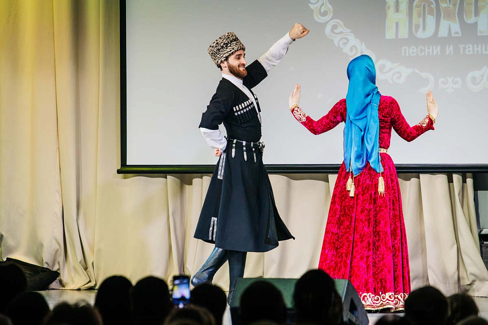 Государственный фольклорный ансамбль песни и танца «Нохчо», фестиваль «Русская музыка на Балтике», г. Гурьевск, 16 Мая 2025г. — фото 3