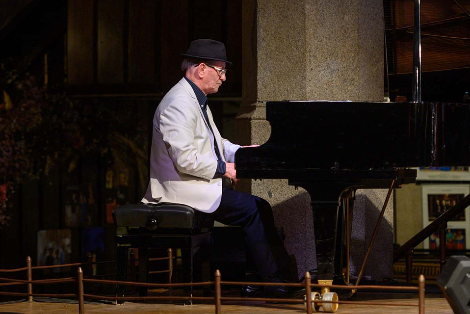 Международный фестиваль «Джаз в филармонии», Ансамбли «ЗВУК» (Москва) и «Акцент» (Калининград), 16 Ноября 2024г. — фото 15