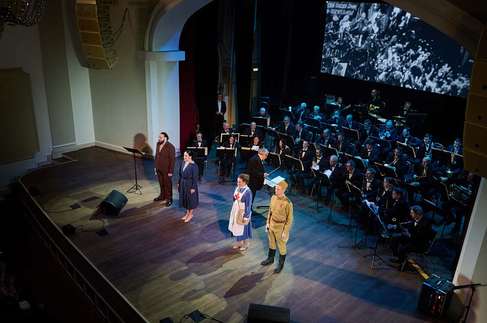 Финальный концерт проекта "Поезд Победы" в исполнении солистов филармонии, Тульского Губернаторского духового оркестра, Тула, 3 Декабря 2025г. — фото 3