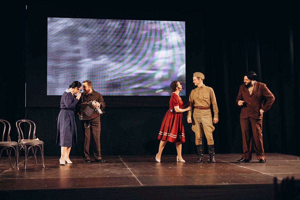 Концерт проекта "Поезд Победы" в исполнении солистов филармонии, Большой зал Екатерининского собрания, Санкт-Петербург, 18 Ноября 2025г. — фото 14