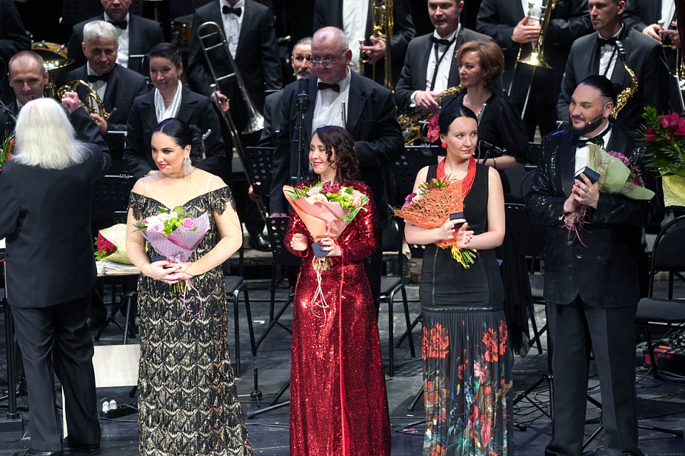 В Драмтеатре состоялся грандиозный гала-концерт «Опера, оперетта, мюзикл...», 12 Мая 2021г. — фото 174