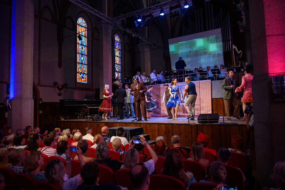 Театрализованное шоу, мюзикл в духе 60-х "А у нас во дворе...", 30 Июня 2024г. — фото 18