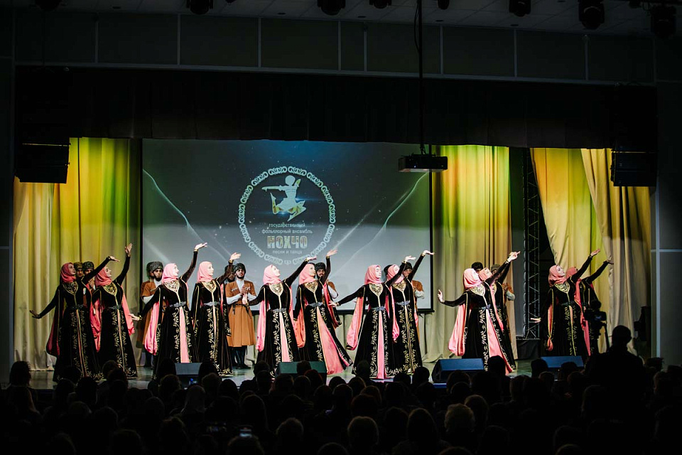 Государственный фольклорный ансамбль песни и танца «Нохчо», фестиваль «Русская музыка на Балтике», г. Гурьевск, 16 Мая 2025г. — фото 14