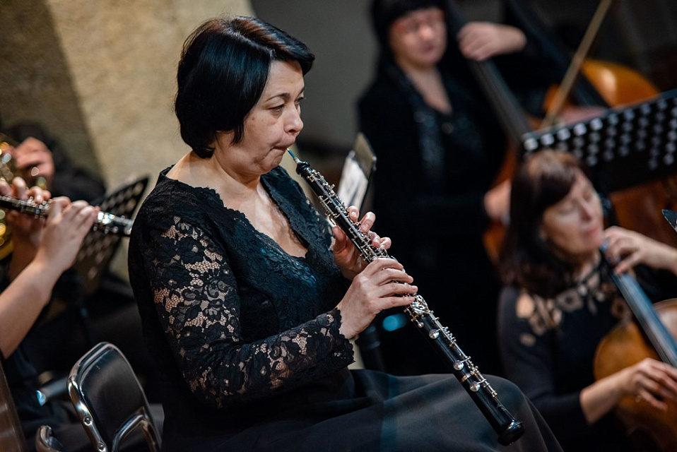 XIX МЕЖДУНАРОДНЫЙ ФЕСТИВАЛЬ "ДЖАЗ В ФИЛАРМОНИИ". трио Валерия Гроховского и камерный оркестр, 19 Ноября 2022г. — фото 8