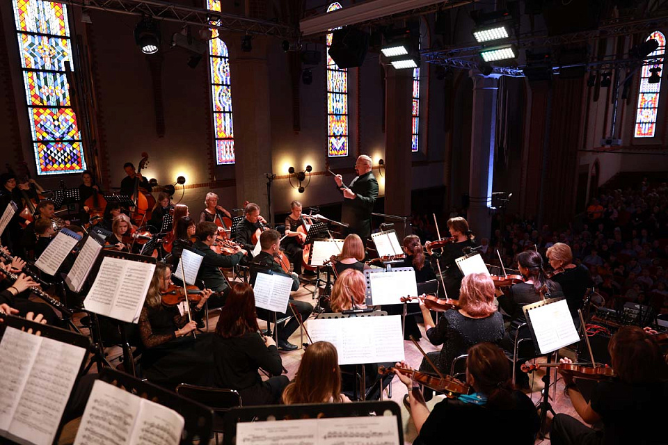 Выступление Камерного оркестра филармонии и учащихся и преподавателей ЦМШ-АИИ из Москвы и Калининграда, 28 Сентября 2025г. — фото 6