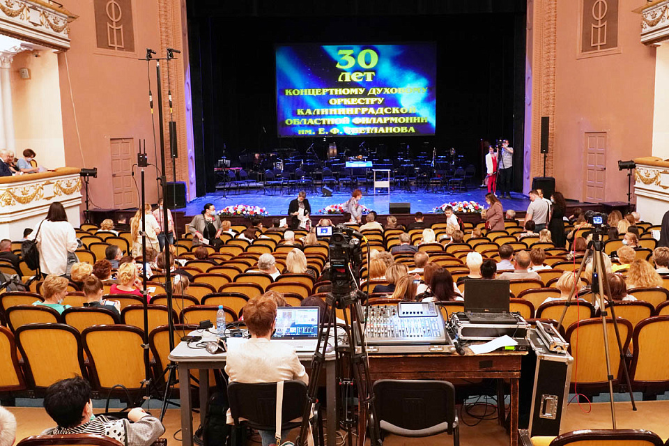 В Драмтеатре состоялся грандиозный гала-концерт «Опера, оперетта, мюзикл...», 12 Мая 2021г. — фото 2