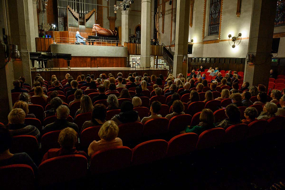 Заслуженный артист России Александр Гиндин. Международный фестиваль «Музыкальная весна», 19 Марта 2024г. — фото 6