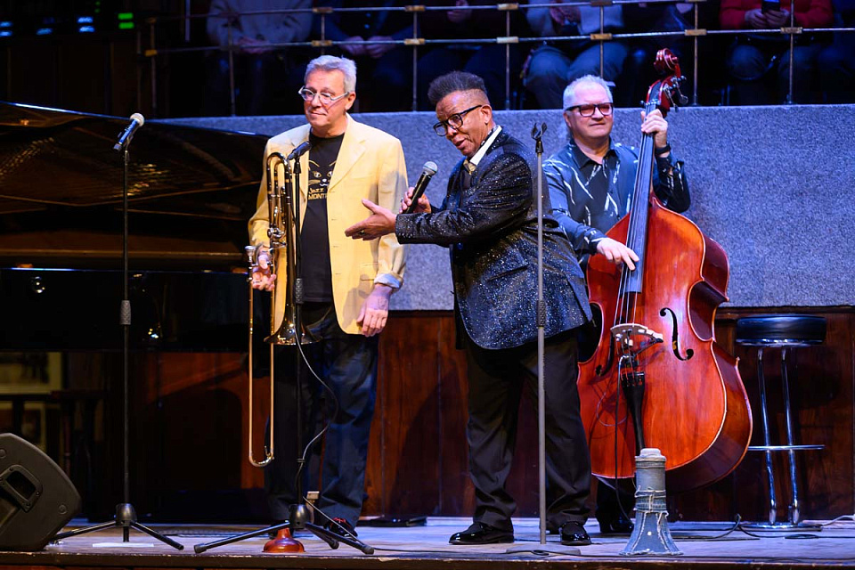 Стивен Митчелл и Джем-бенд Максима Пиганова, Международный фестиваль "Джаз в филармонии", 18 Ноября 2025г. — фото 9