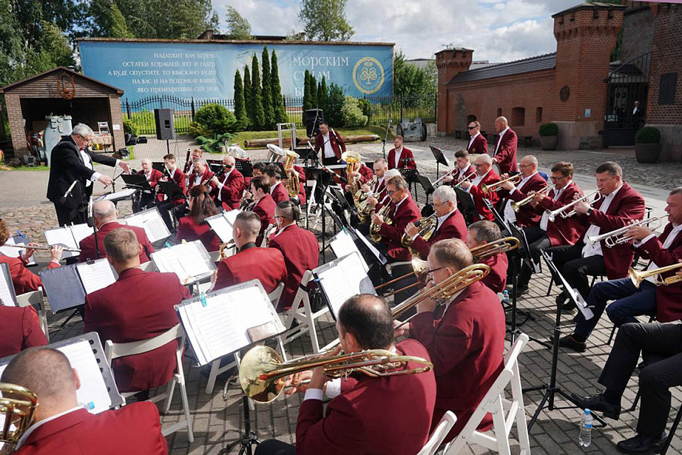 Концертный духовой оркестр принял участие в «Петровскик музыкальных ассамблеях», 12 Июля 2022г. — фото 23