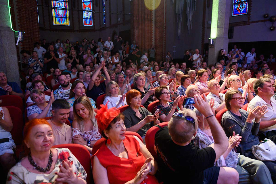 Театрализованное шоу, мюзикл в духе 60-х "А у нас во дворе...", 30 Июня 2024г. — фото 37