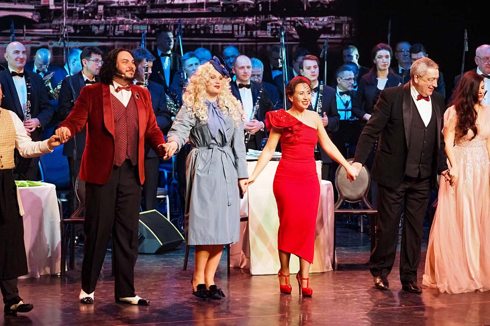 Мюзикл «Я подарю тебе Париж» (театр эстрады «Янтарь-холл», г. Светлогорск), 7 Марта 2023г. — фото 19