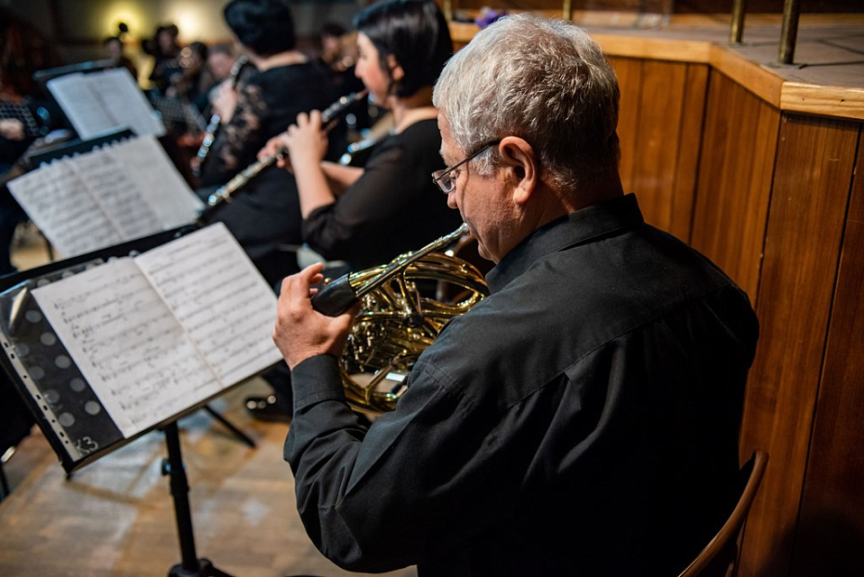 XIX МЕЖДУНАРОДНЫЙ ФЕСТИВАЛЬ "ДЖАЗ В ФИЛАРМОНИИ". трио Валерия Гроховского и камерный оркестр, 19 Ноября 2022г. — фото 6