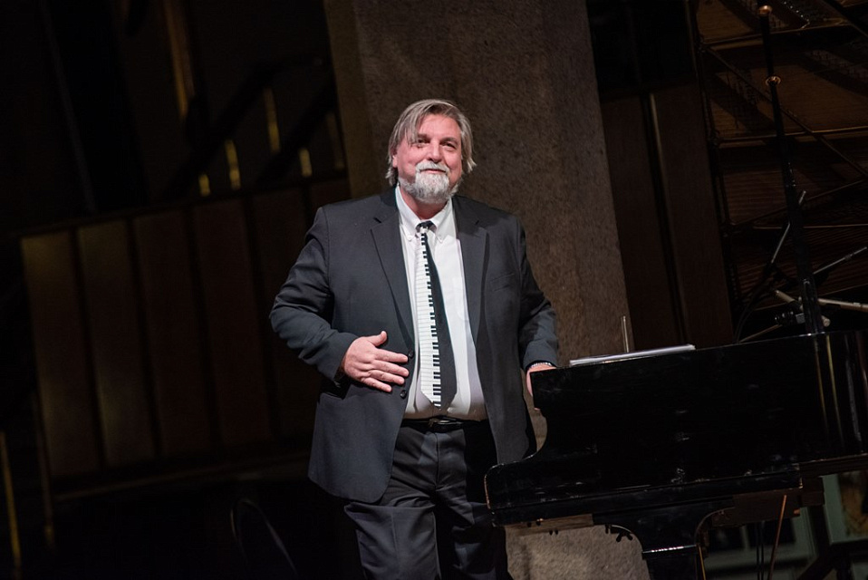 XIX МЕЖДУНАРОДНЫЙ ФЕСТИВАЛЬ "ДЖАЗ В ФИЛАРМОНИИ". трио Валерия Гроховского и камерный оркестр, 19 Ноября 2022г. — фото 28