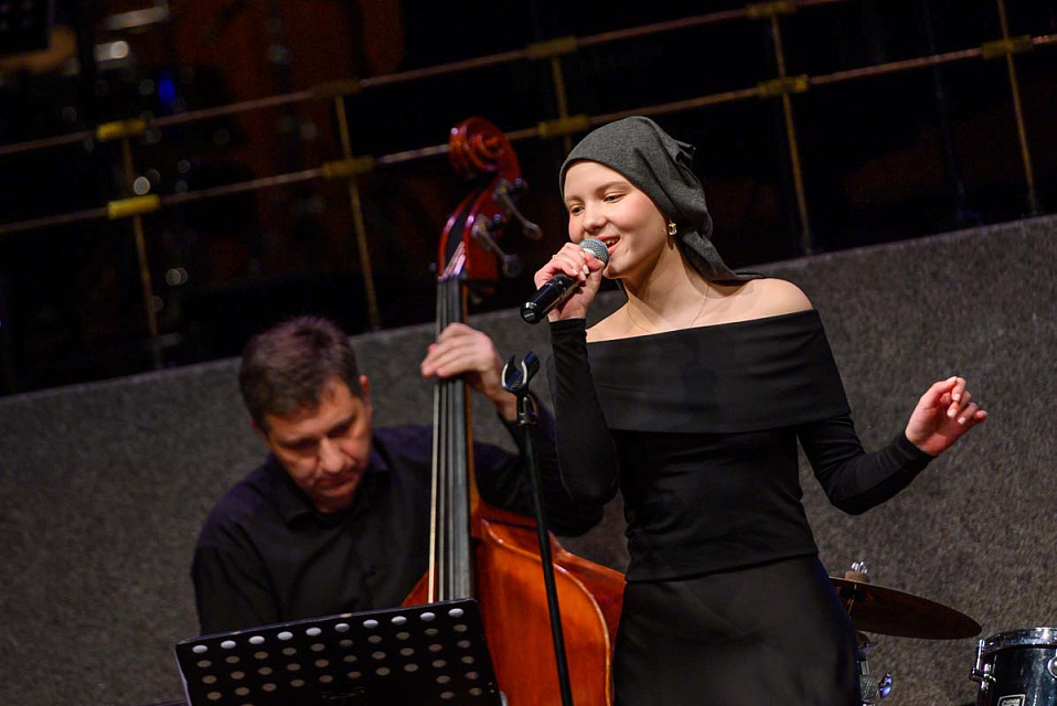 Международный фестиваль «Джаз в филармонии», Ансамбли «ЗВУК» (Москва) и «Акцент» (Калининград), 16 Ноября 2024г. — фото 16