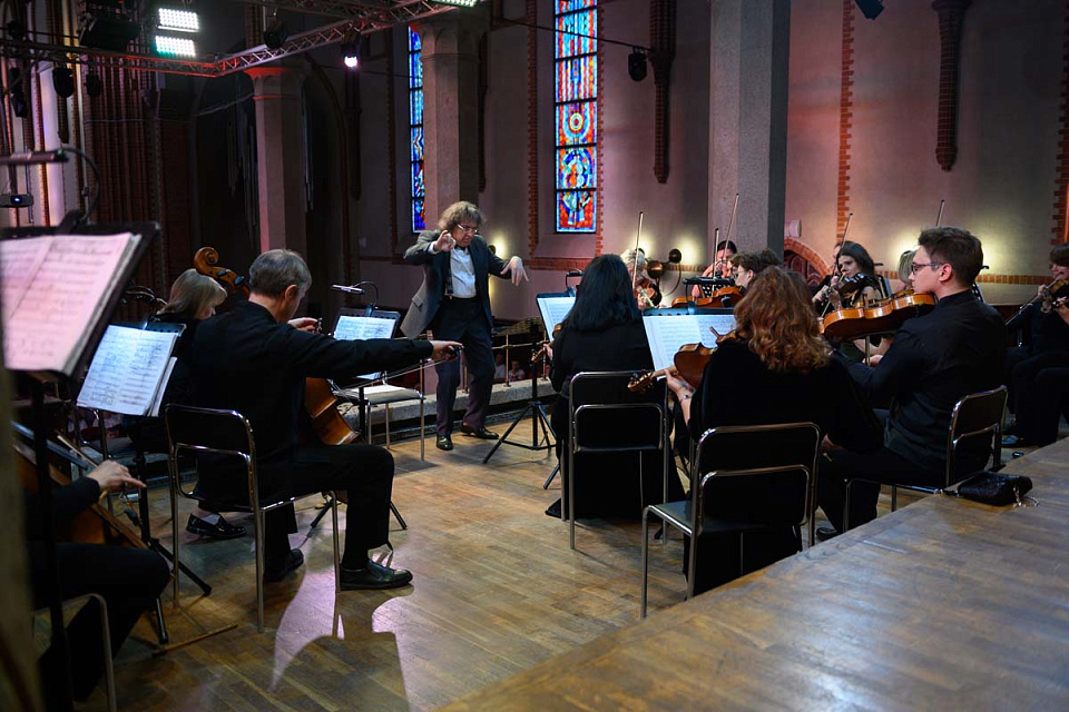 Камерный оркестр и солисты филармонии, дирижёр Фахраддин Керимов, фестиваль "Русская музыка на Балтике", 18 Мая 2024г. — фото 12