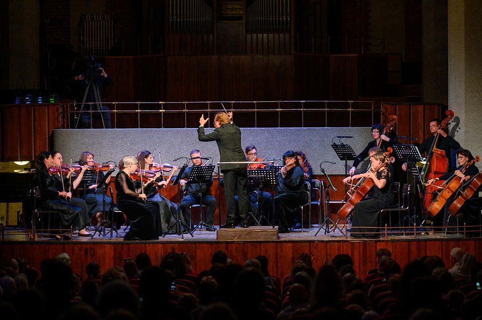 Фабио Мастранджело и Камерный оркестр филармонии, концерт к 65-летию Калининградской областной филармонии, 4 Октября 2024г. — фото 8