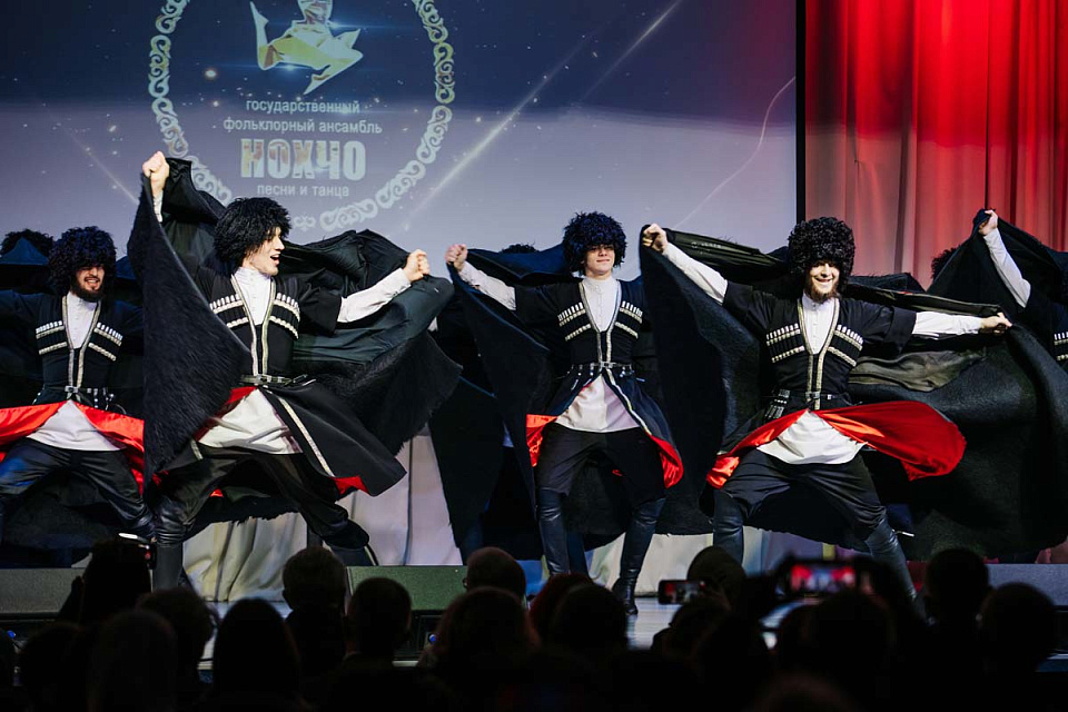 Государственный фольклорный ансамбль песни и танца «Нохчо», фестиваль «Русская музыка на Балтике», г. Гурьевск, 16 Мая 2025г. — фото 12