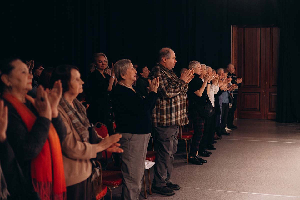 Концерт проекта "Поезд Победы" в исполнении солистов филармонии, Большой зал Екатерининского собрания, Санкт-Петербург, 18 Ноября 2025г. — фото 18
