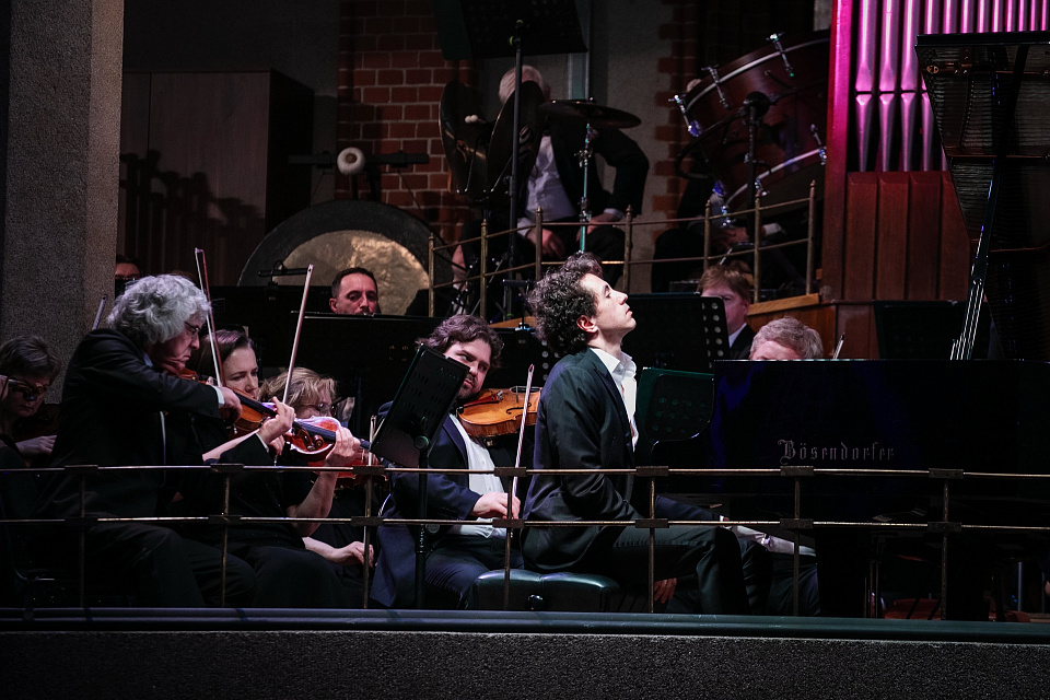 Государственный академический симфонический оркестр России им.Е.Ф. Светланова, дирижёр Д.Юровский, солист К.Емельянов, «Русская музыка на Балтике», 6 апреля 2026г. — фото 15