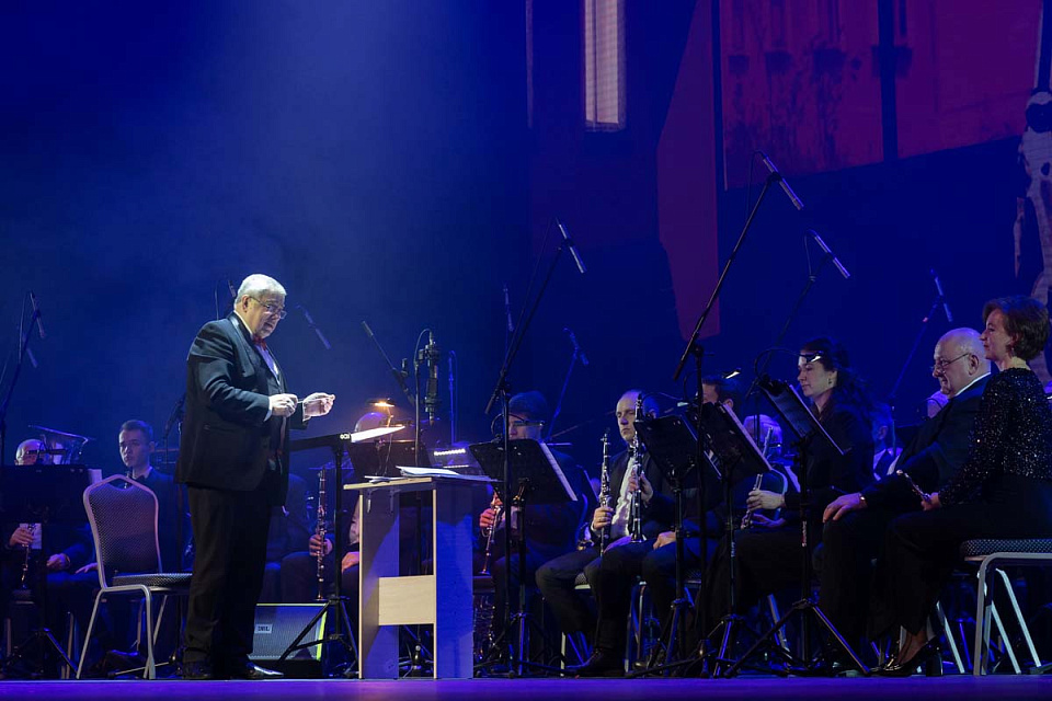 Мюзикл в духе 60-х «А у нас во дворе...» (театр эстрады «Янтарь-холл», г. Светлогорск), 26 Февраля 2023г. — фото 20