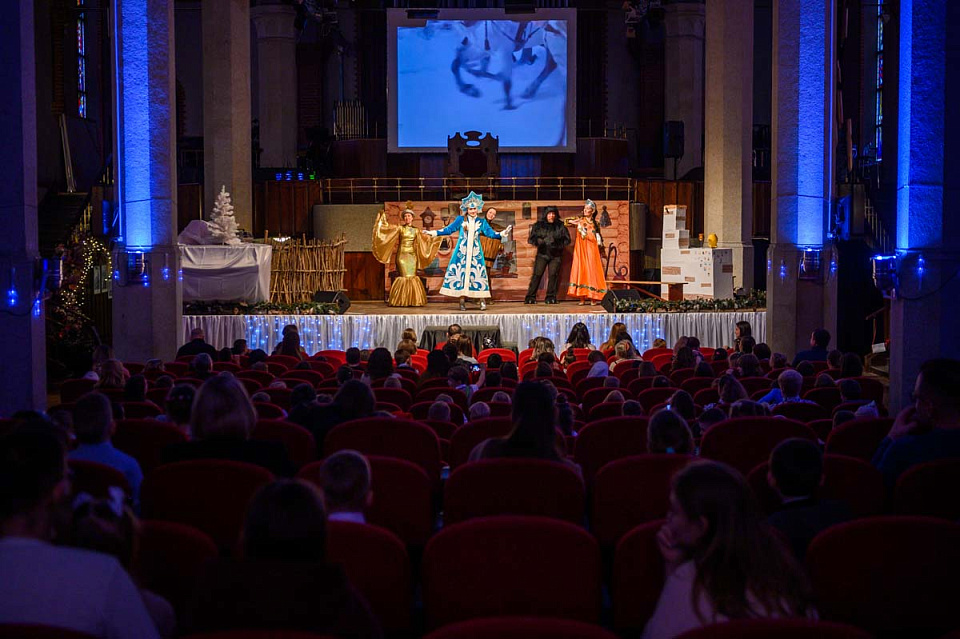 «Пароль — по щучьему велению», семейное новогоднее представление в исполнении солистов и артистов филармонии, декабрь 2024 г — янв, 25 Декабря 2024г. — фото 20