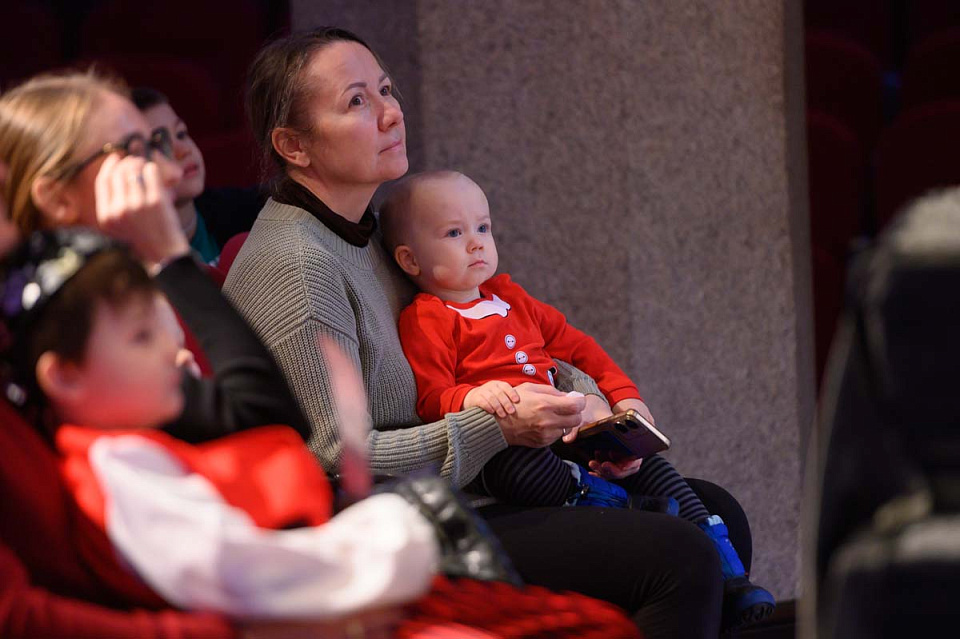 «Пароль — по щучьему велению», семейное новогоднее представление в исполнении солистов и артистов филармонии, декабрь 2024 г — янв, 25 Декабря 2024г. — фото 2