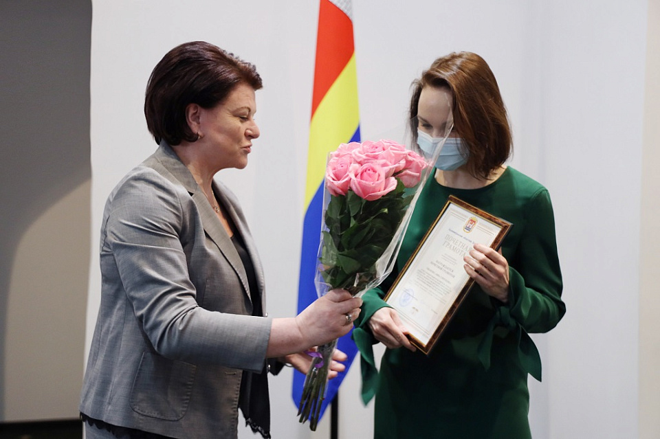 Анна Ушакова награждена Почетной грамотой Калининградской областной Думы, 7 Марта 2021г. — фото 2