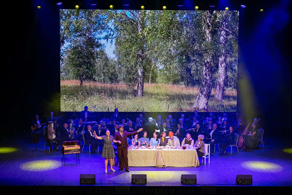 Мюзикл в духе 60-х «А у нас во дворе...» (театр эстрады «Янтарь-холл», г. Светлогорск), 26 Февраля 2023г. — фото 28