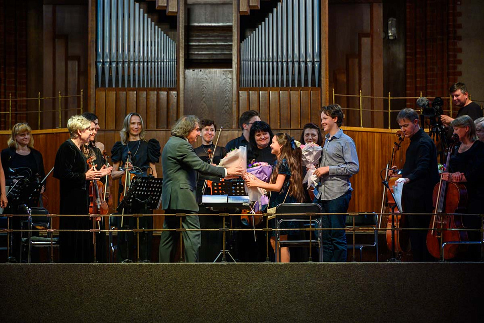 Камерный оркестр и солисты филармонии, дирижёр Фахраддин Керимов, фестиваль "Русская музыка на Балтике", 18 Мая 2024г. — фото 14