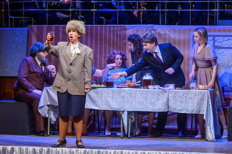 «А у нас во дворе...», мюзикл в духе 60-х, Концертный духовой оркестр и солисты филармонии,танц.группа Ансамбля песни и пляски ДКБ, 1 Января 2025г. — фото 29