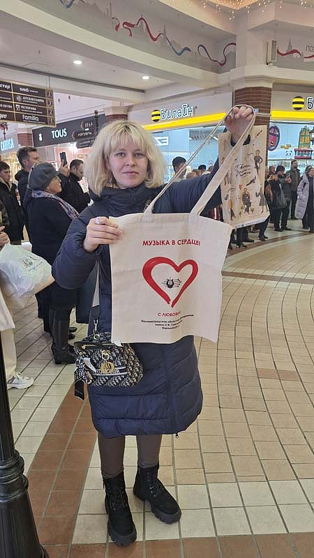 Выступление струнного квартета Калининградской областной филармонии в ТРЦ «Европа», 20 Декабря 2024г. — фото 5