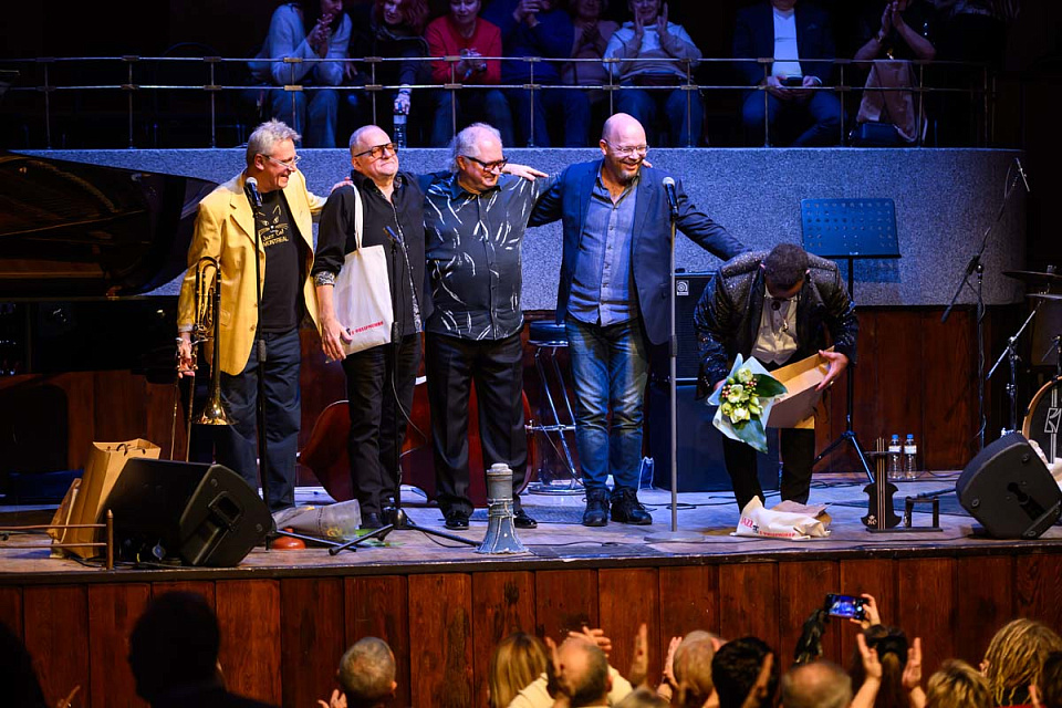 Стивен Митчелл и Джем-бенд Максима Пиганова, Международный фестиваль "Джаз в филармонии", 18 Ноября 2025г. — фото 18