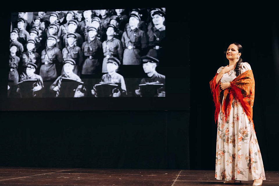 Концерт проекта "Поезд Победы" в исполнении солистов филармонии, Большой зал Екатерининского собрания, Санкт-Петербург, 18 Ноября 2025г. — фото 4