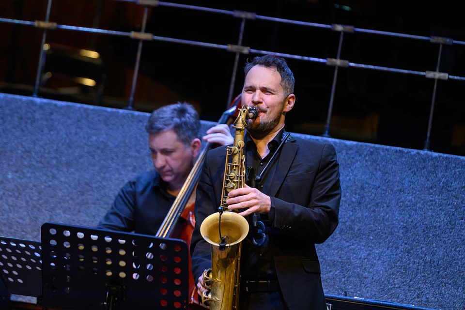 Международный фестиваль «Джаз в филармонии», Ансамбли «ЗВУК» (Москва) и «Акцент» (Калининград), 19 Ноября 2025г. — фото 16