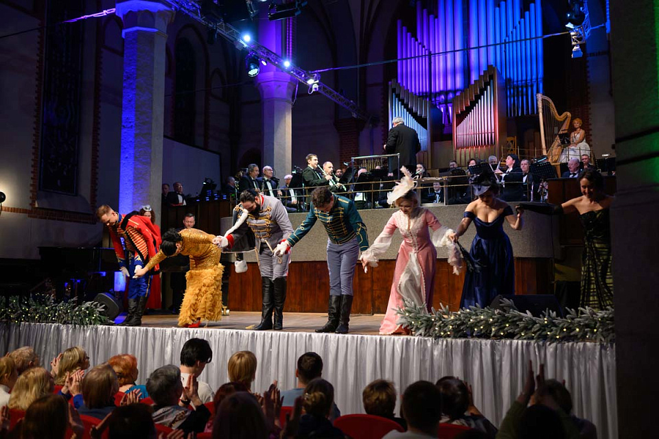 "Новогодний бал у Имре Кальмана" ,Концертный духовой оркестр и солисты филармонии, 28 Декабря 2025г. — фото 22