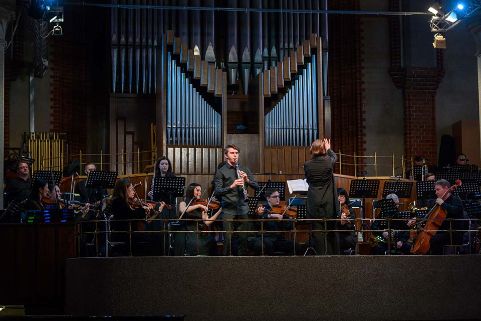 «МУЗЫКАЛЬНАЯ СБОРНАЯ РОССИИ»: Ф. Создателев, В.Вишневский И ОРКЕСТР ФИЛАРМОНИИ, 16 Марта 2024г. — фото 7