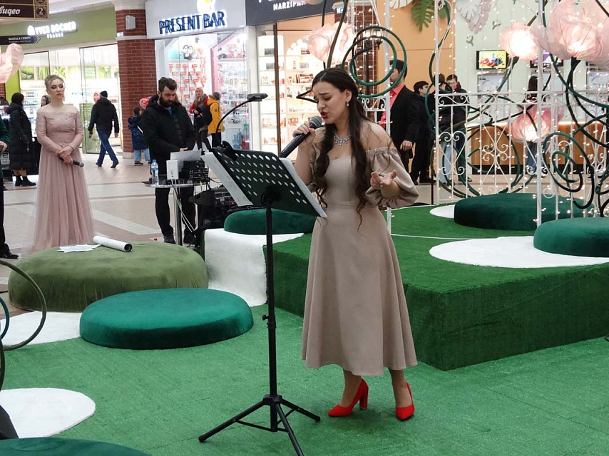 Мини-концерт солистов филармонии в ТРЦ «Европа», 14 Февраля 2024г. — фото 2