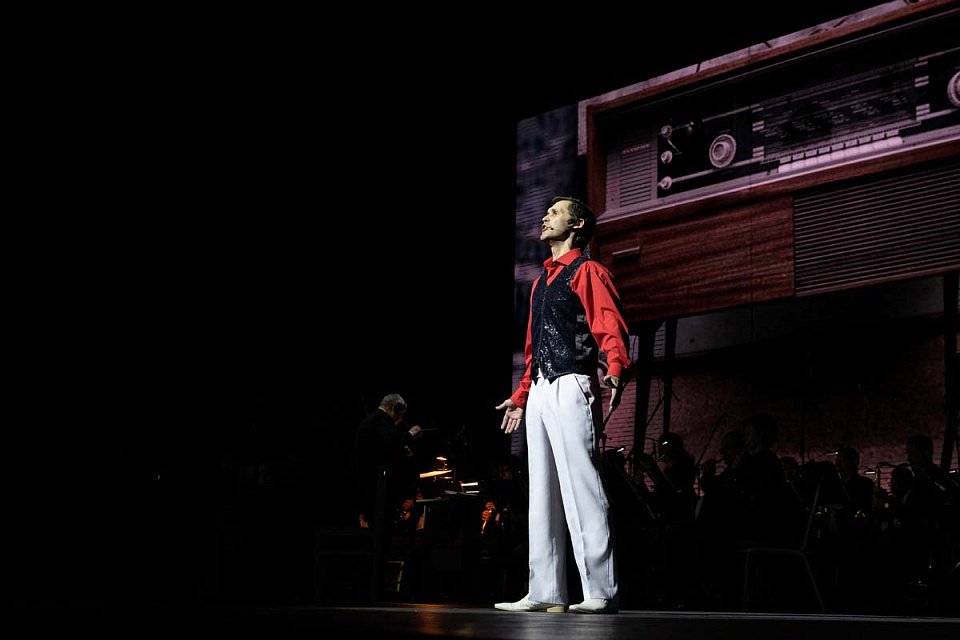 Мюзикл в духе 60-х «А у нас во дворе...» (театр эстрады «Янтарь-холл», г. Светлогорск), 26 Февраля 2023г. — фото 30