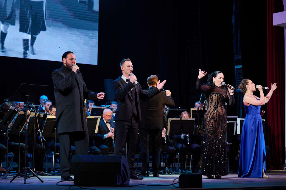 Финальный концерт проекта "Поезд Победы" в исполнении солистов филармонии, Тульского Губернаторского духового оркестра, Тула, 3 Декабря 2025г. — фото 16