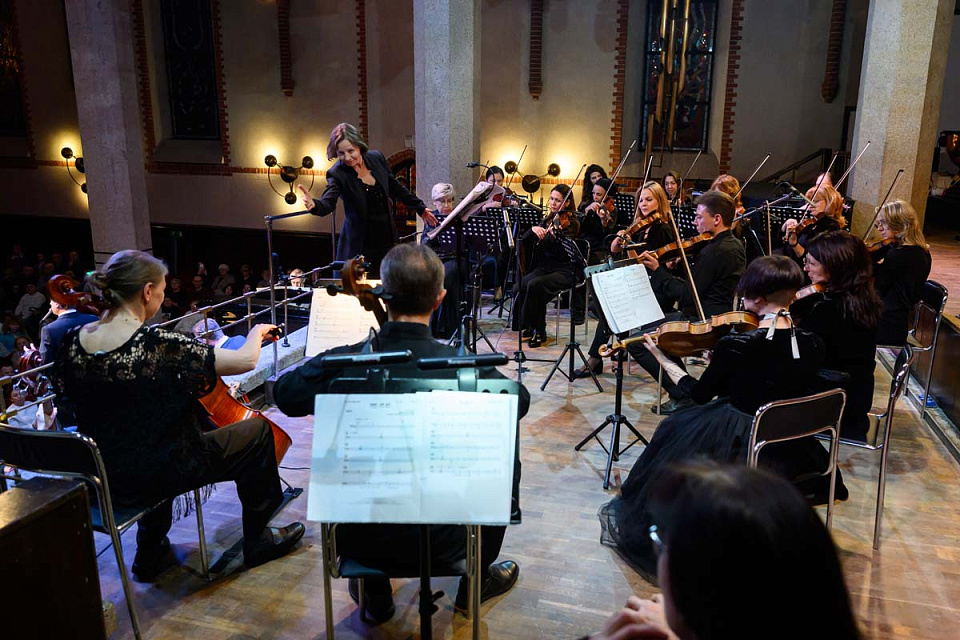 Дмитрий Носков и его квинтет, Камерный оркестр филармонии, дирижёр Елена Толкачёва, Международный фестиваль "Джаз в филармонии", 15 Ноября 2025г. — фото 7