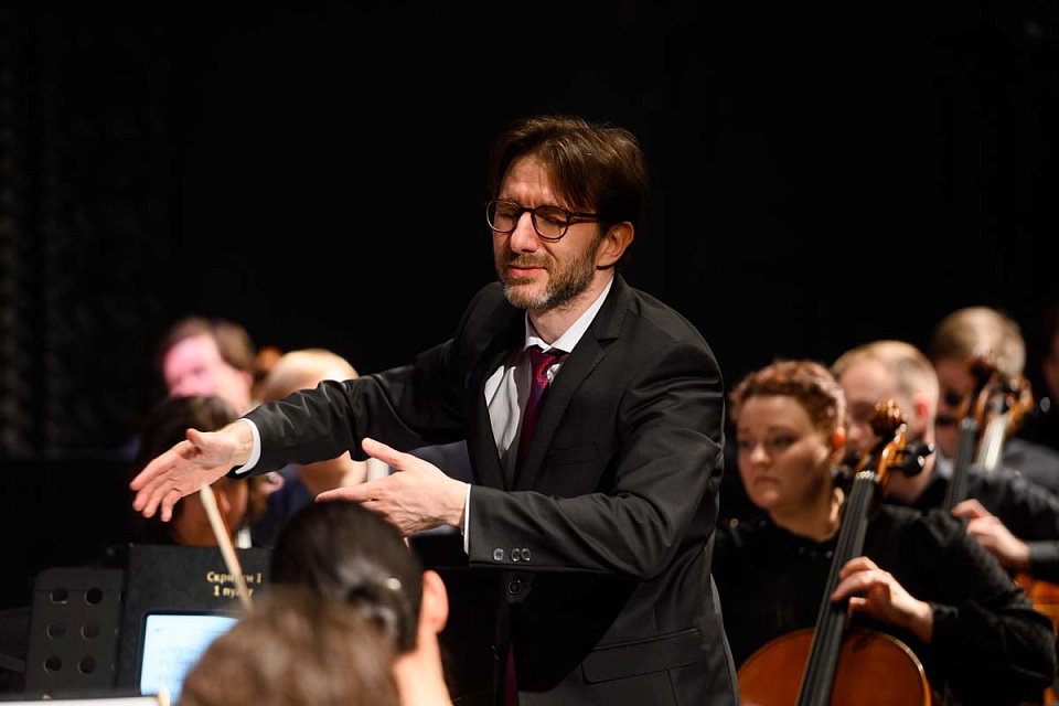 Концерт РНМСО, дирижёр А.Рубин, солист П.Милюков, фестиваль "Русская музыка на Балтике", драмтеатр, 7 Мая 2024г. — фото 18